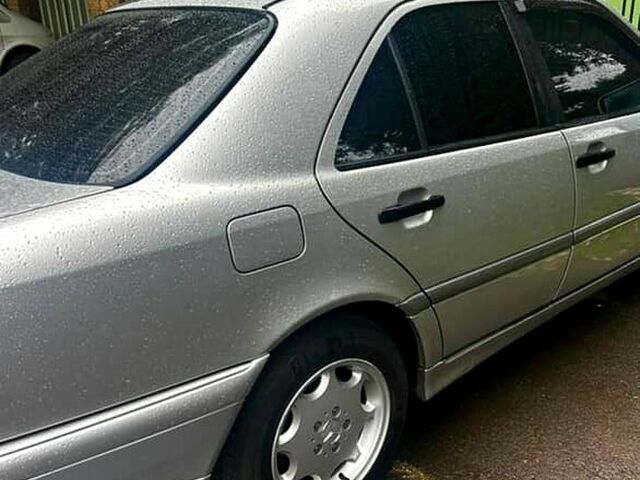 Сірий Мерседес Ц-Клас, об'ємом двигуна 1.8 л та пробігом 300 тис. км за 3500 $, фото 5 на Automoto.ua