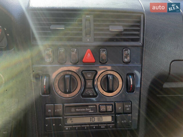 Серый Мерседес Ц-Класс, объемом двигателя 2 л и пробегом 187 тыс. км за 2900 $, фото 25 на Automoto.ua
