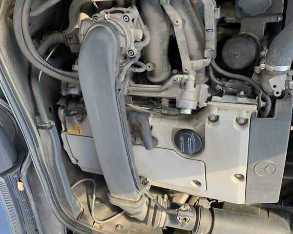 Серый Мерседес Ц-Класс, объемом двигателя 2 л и пробегом 187 тыс. км за 2900 $, фото 24 на Automoto.ua