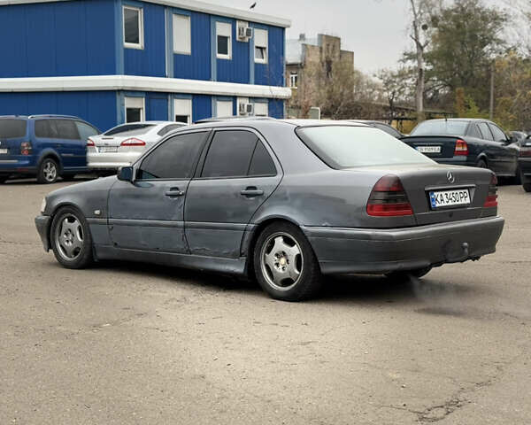 Сірий Мерседес Ц-Клас, об'ємом двигуна 1.8 л та пробігом 300 тис. км за 1650 $, фото 6 на Automoto.ua