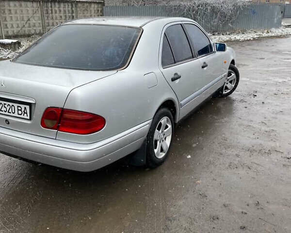 Серый Мерседес Ц-Класс, объемом двигателя 2.9 л и пробегом 400 тыс. км за 3500 $, фото 14 на Automoto.ua