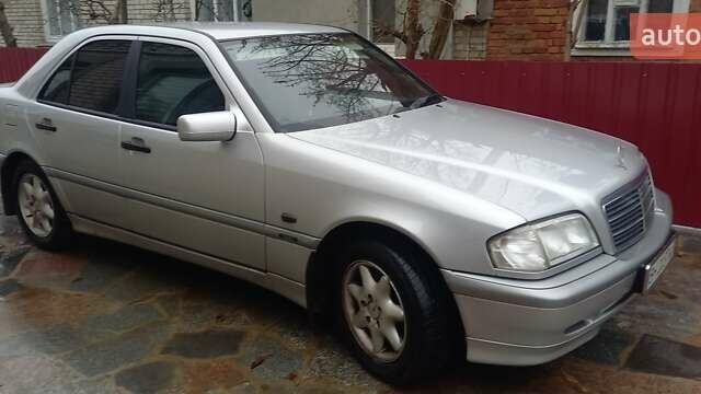 Серый Мерседес Ц-Класс, объемом двигателя 1.8 л и пробегом 50 тыс. км за 3550 $, фото 8 на Automoto.ua