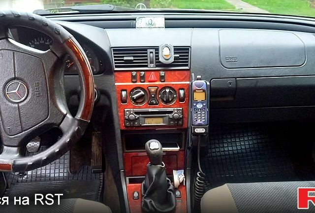 Серый Мерседес Ц-Класс, объемом двигателя 1.8 л и пробегом 5000 тыс. км за 3550 $, фото 9 на Automoto.ua