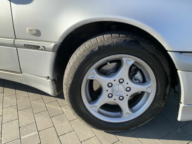 Серый Мерседес Ц-Класс, объемом двигателя 2 л и пробегом 187 тыс. км за 2900 $, фото 23 на Automoto.ua