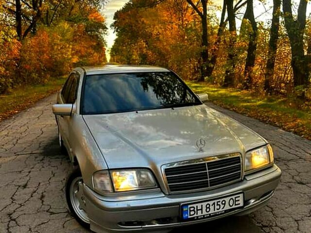 Сірий Мерседес Ц-Клас, об'ємом двигуна 1.8 л та пробігом 300 тис. км за 3500 $, фото 8 на Automoto.ua
