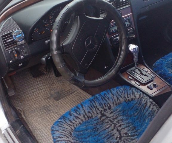 Серый Мерседес Ц-Класс, объемом двигателя 1.8 л и пробегом 3 тыс. км за 3000 $, фото 3 на Automoto.ua