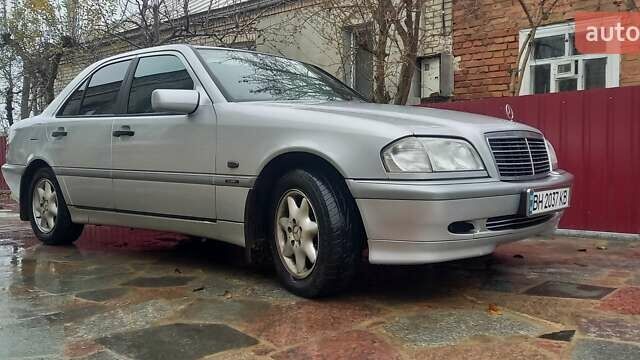 Серый Мерседес Ц-Класс, объемом двигателя 1.8 л и пробегом 50 тыс. км за 3550 $, фото 2 на Automoto.ua