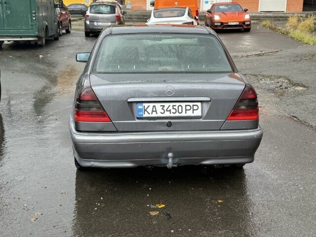 Серый Мерседес Ц-Класс, объемом двигателя 1.8 л и пробегом 480 тыс. км за 1750 $, фото 5 на Automoto.ua