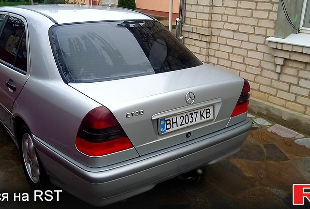 Серый Мерседес Ц-Класс, объемом двигателя 1.8 л и пробегом 5000 тыс. км за 3550 $, фото 4 на Automoto.ua