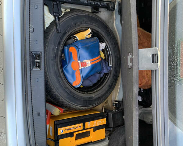 Серый Мерседес Ц-Класс, объемом двигателя 2 л и пробегом 187 тыс. км за 2900 $, фото 18 на Automoto.ua