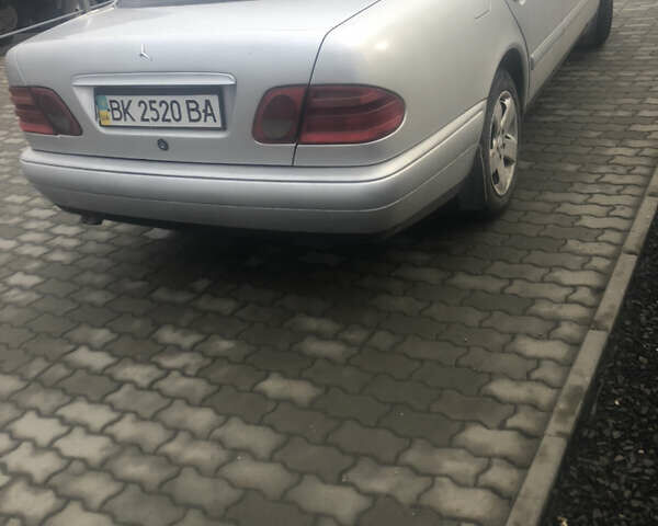 Серый Мерседес Ц-Класс, объемом двигателя 2.9 л и пробегом 400 тыс. км за 3500 $, фото 18 на Automoto.ua