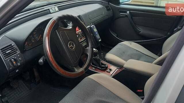 Серый Мерседес Ц-Класс, объемом двигателя 1.8 л и пробегом 50 тыс. км за 3550 $, фото 11 на Automoto.ua