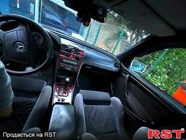 Сірий Мерседес Ц-Клас, об'ємом двигуна 1.8 л та пробігом 300 тис. км за 3500 $, фото 2 на Automoto.ua