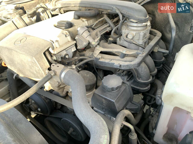 Серый Мерседес Ц-Класс, объемом двигателя 2 л и пробегом 187 тыс. км за 2900 $, фото 22 на Automoto.ua