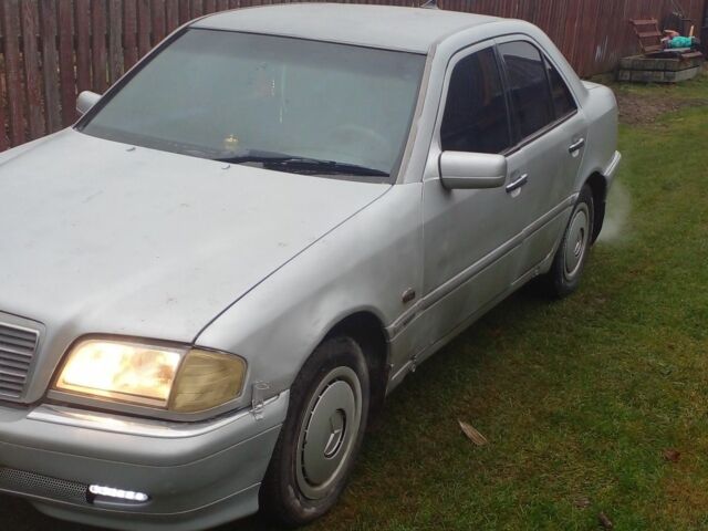 Серый Мерседес Ц-Класс, объемом двигателя 1.8 л и пробегом 3 тыс. км за 3000 $, фото 1 на Automoto.ua