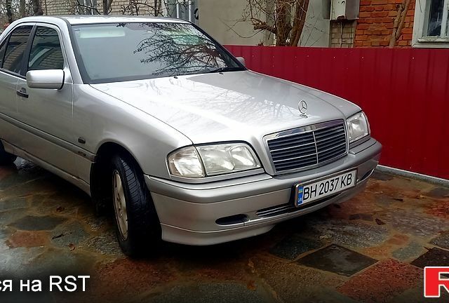 Серый Мерседес Ц-Класс, объемом двигателя 1.8 л и пробегом 5000 тыс. км за 3550 $, фото 2 на Automoto.ua