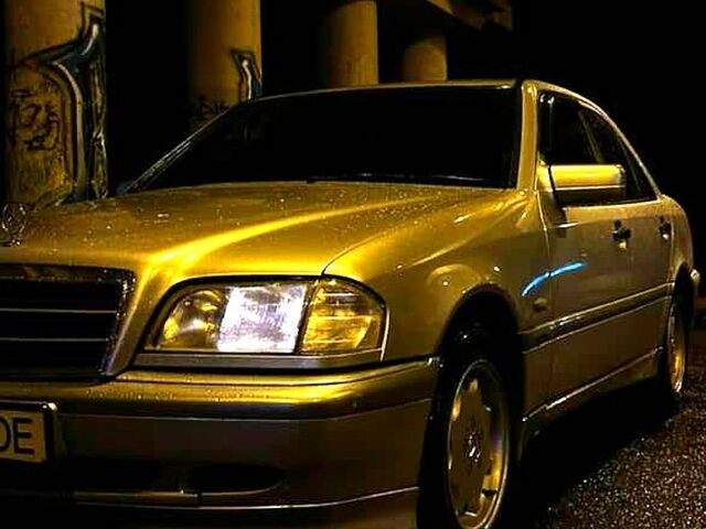 Сірий Мерседес Ц-Клас, об'ємом двигуна 1.8 л та пробігом 300 тис. км за 3500 $, фото 6 на Automoto.ua