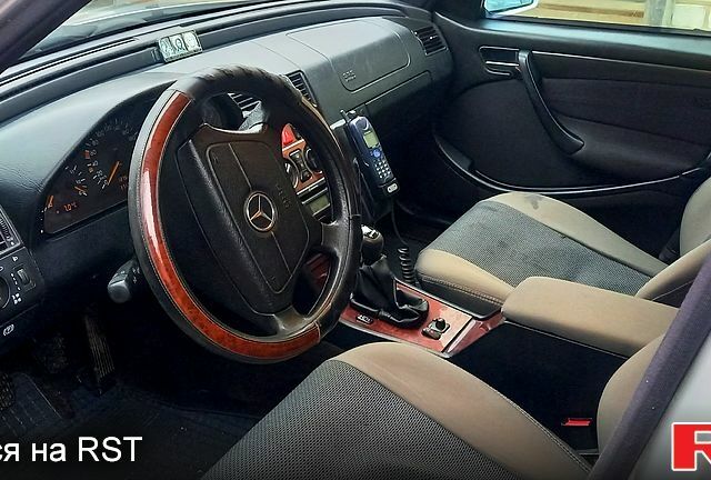 Серый Мерседес Ц-Класс, объемом двигателя 1.8 л и пробегом 5000 тыс. км за 3550 $, фото 11 на Automoto.ua