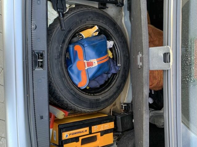 Серый Мерседес Ц-Класс, объемом двигателя 2 л и пробегом 187 тыс. км за 2900 $, фото 16 на Automoto.ua