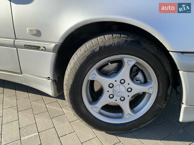 Серый Мерседес Ц-Класс, объемом двигателя 2 л и пробегом 187 тыс. км за 2900 $, фото 33 на Automoto.ua