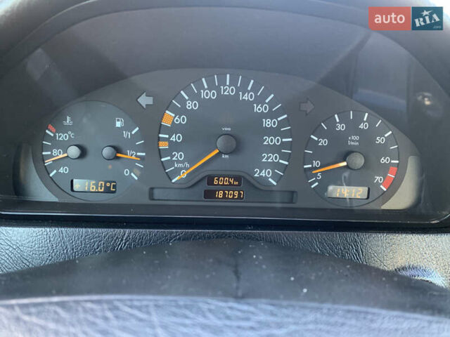 Серый Мерседес Ц-Класс, объемом двигателя 2 л и пробегом 187 тыс. км за 2900 $, фото 28 на Automoto.ua