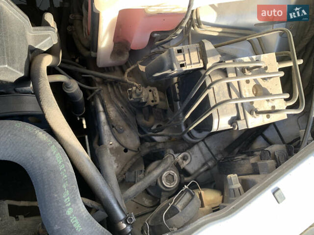 Серый Мерседес Ц-Класс, объемом двигателя 2 л и пробегом 187 тыс. км за 2900 $, фото 23 на Automoto.ua