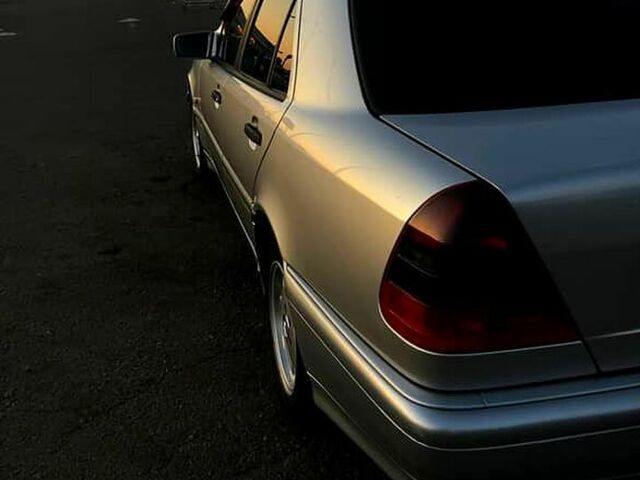 Сірий Мерседес Ц-Клас, об'ємом двигуна 1.8 л та пробігом 300 тис. км за 3500 $, фото 7 на Automoto.ua