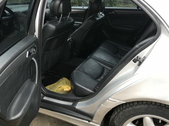 Сірий Мерседес Ц-Клас, об'ємом двигуна 2 л та пробігом 405 тис. км за 3999 $, фото 6 на Automoto.ua