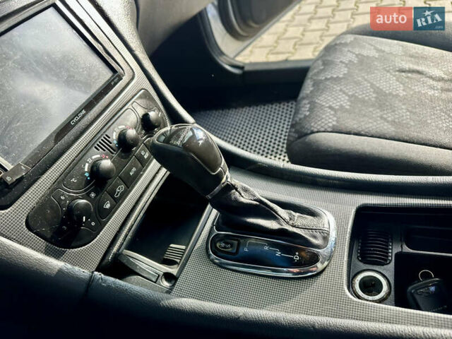 Серый Мерседес Ц-Класс, объемом двигателя 1.8 л и пробегом 250 тыс. км за 3950 $, фото 27 на Automoto.ua