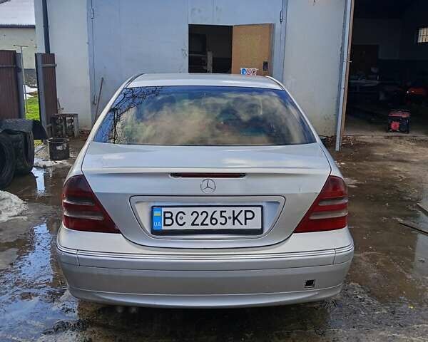 Сірий Мерседес Ц-Клас, об'ємом двигуна 2.2 л та пробігом 600 тис. км за 2000 $, фото 3 на Automoto.ua