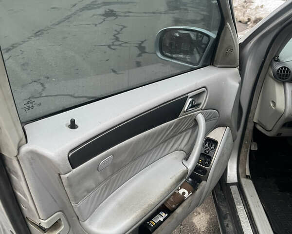 Сірий Мерседес Ц-Клас, об'ємом двигуна 2.2 л та пробігом 300 тис. км за 2700 $, фото 16 на Automoto.ua