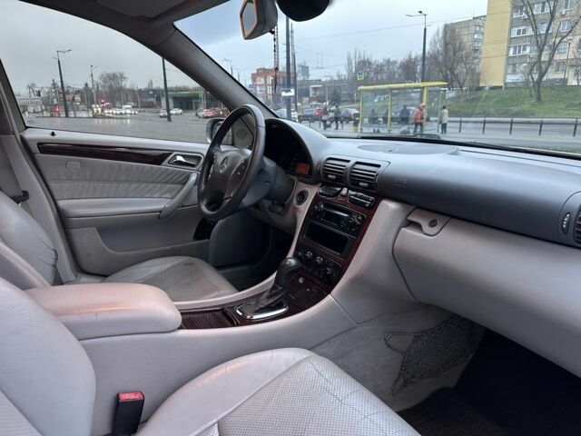 Сірий Мерседес Ц-Клас, об'ємом двигуна 2 л та пробігом 274 тис. км за 4499 $, фото 9 на Automoto.ua