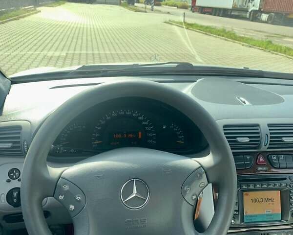 Серый Мерседес Ц-Класс, объемом двигателя 2 л и пробегом 303 тыс. км за 4300 $, фото 1 на Automoto.ua