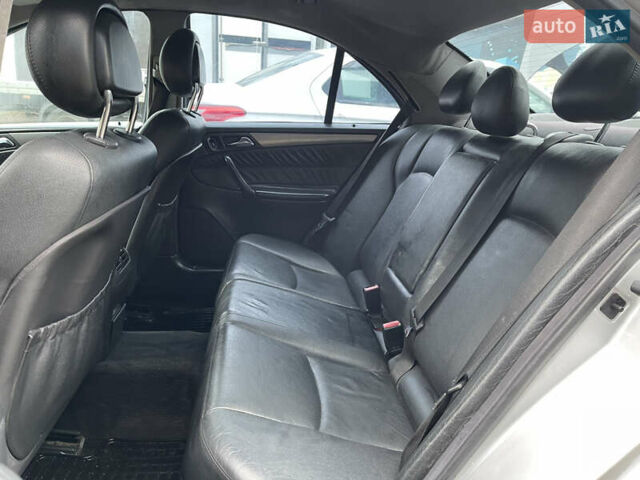 Серый Мерседес Ц-Класс, объемом двигателя 2.15 л и пробегом 300 тыс. км за 3400 $, фото 11 на Automoto.ua