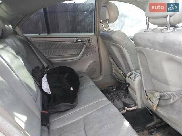 Сірий Мерседес Ц-Клас, об'ємом двигуна 2.2 л та пробігом 600 тис. км за 2000 $, фото 10 на Automoto.ua