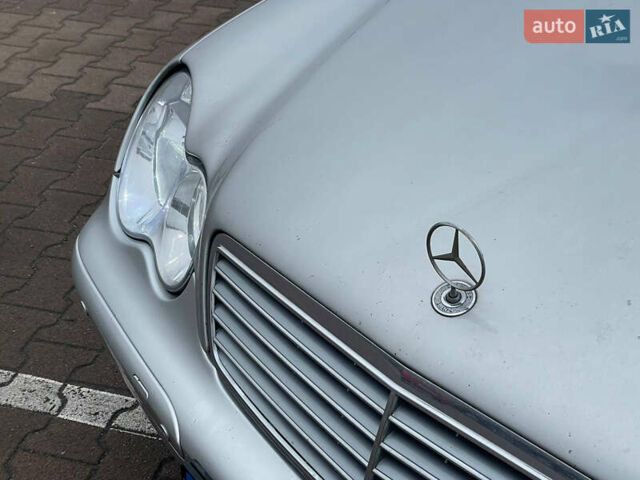 Серый Мерседес Ц-Класс, объемом двигателя 2 л и пробегом 311 тыс. км за 4800 $, фото 2 на Automoto.ua