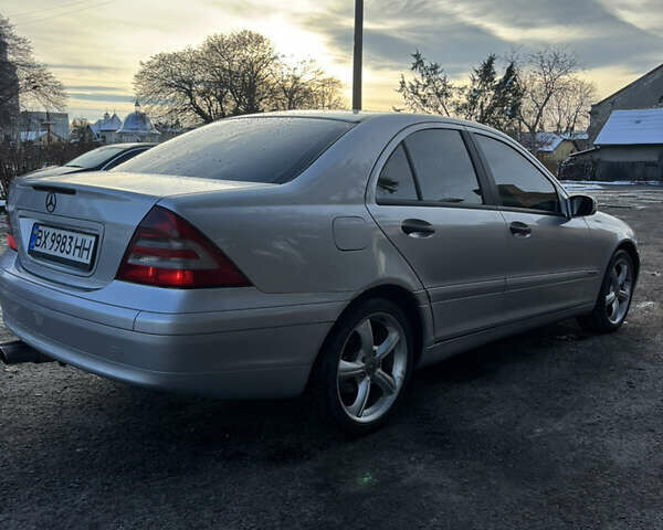Серый Мерседес Ц-Класс, объемом двигателя 2 л и пробегом 333 тыс. км за 3899 $, фото 2 на Automoto.ua