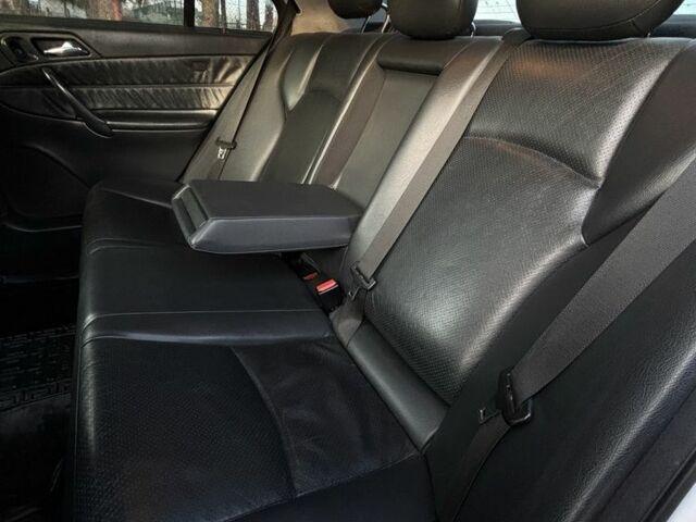 Серый Мерседес Ц-Класс, объемом двигателя 2 л и пробегом 333 тыс. км за 3900 $, фото 5 на Automoto.ua