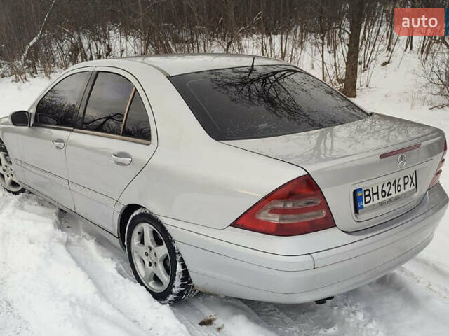 Серый Мерседес Ц-Класс, объемом двигателя 2 л и пробегом 301 тыс. км за 3800 $, фото 5 на Automoto.ua