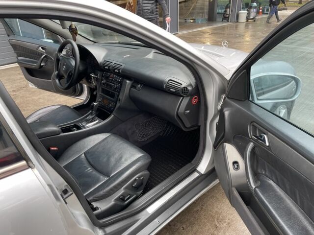 Серый Мерседес Ц-Класс, объемом двигателя 2.1 л и пробегом 300 тыс. км за 3400 $, фото 7 на Automoto.ua