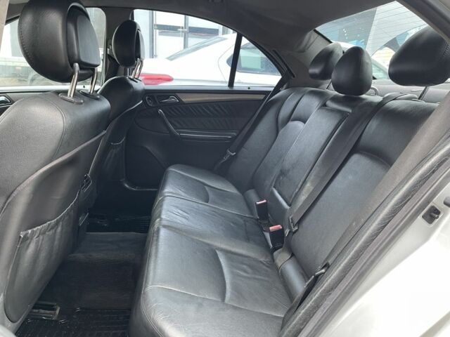 Серый Мерседес Ц-Класс, объемом двигателя 2.1 л и пробегом 300 тыс. км за 3400 $, фото 9 на Automoto.ua