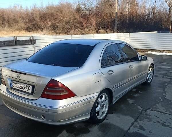 Сірий Мерседес Ц-Клас, об'ємом двигуна 2.2 л та пробігом 500 тис. км за 2500 $, фото 3 на Automoto.ua