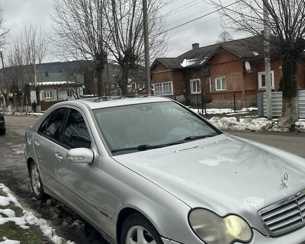 Сірий Мерседес Ц-Клас, об'ємом двигуна 2.2 л та пробігом 300 тис. км за 2700 $, фото 6 на Automoto.ua