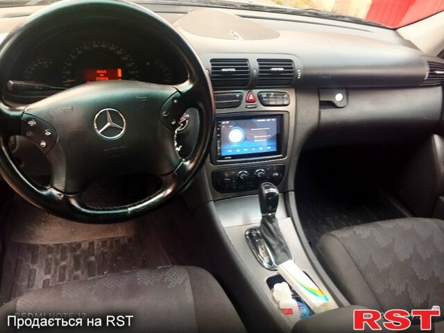 Серый Мерседес Ц-Класс, объемом двигателя 2 л и пробегом 270 тыс. км за 5000 $, фото 5 на Automoto.ua