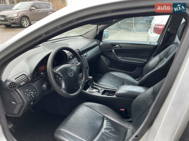 Серый Мерседес Ц-Класс, объемом двигателя 2.15 л и пробегом 300 тыс. км за 3400 $, фото 9 на Automoto.ua