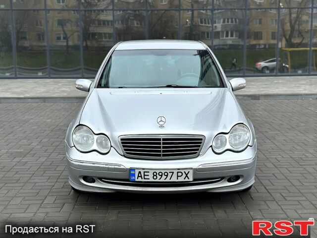 Сірий Мерседес Ц-Клас, об'ємом двигуна 2 л та пробігом 274 тис. км за 4499 $, фото 2 на Automoto.ua