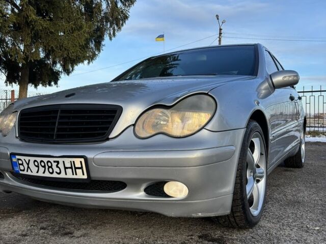 Серый Мерседес Ц-Класс, объемом двигателя 2 л и пробегом 333 тыс. км за 3900 $, фото 2 на Automoto.ua