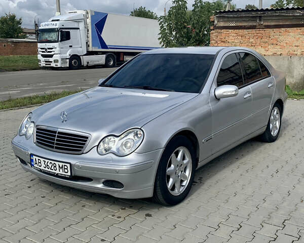 Серый Мерседес Ц-Класс, объемом двигателя 2 л и пробегом 303 тыс. км за 4300 $, фото 5 на Automoto.ua