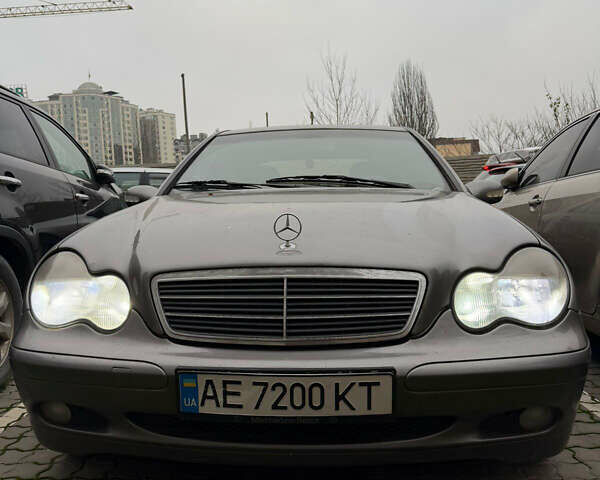 Сірий Мерседес Ц-Клас, об'ємом двигуна 2.2 л та пробігом 500 тис. км за 3900 $, фото 11 на Automoto.ua
