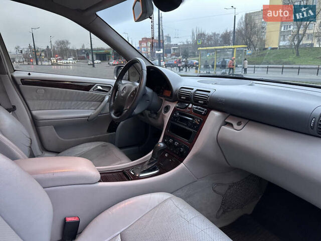 Сірий Мерседес Ц-Клас, об'ємом двигуна 2 л та пробігом 436 тис. км за 4499 $, фото 9 на Automoto.ua